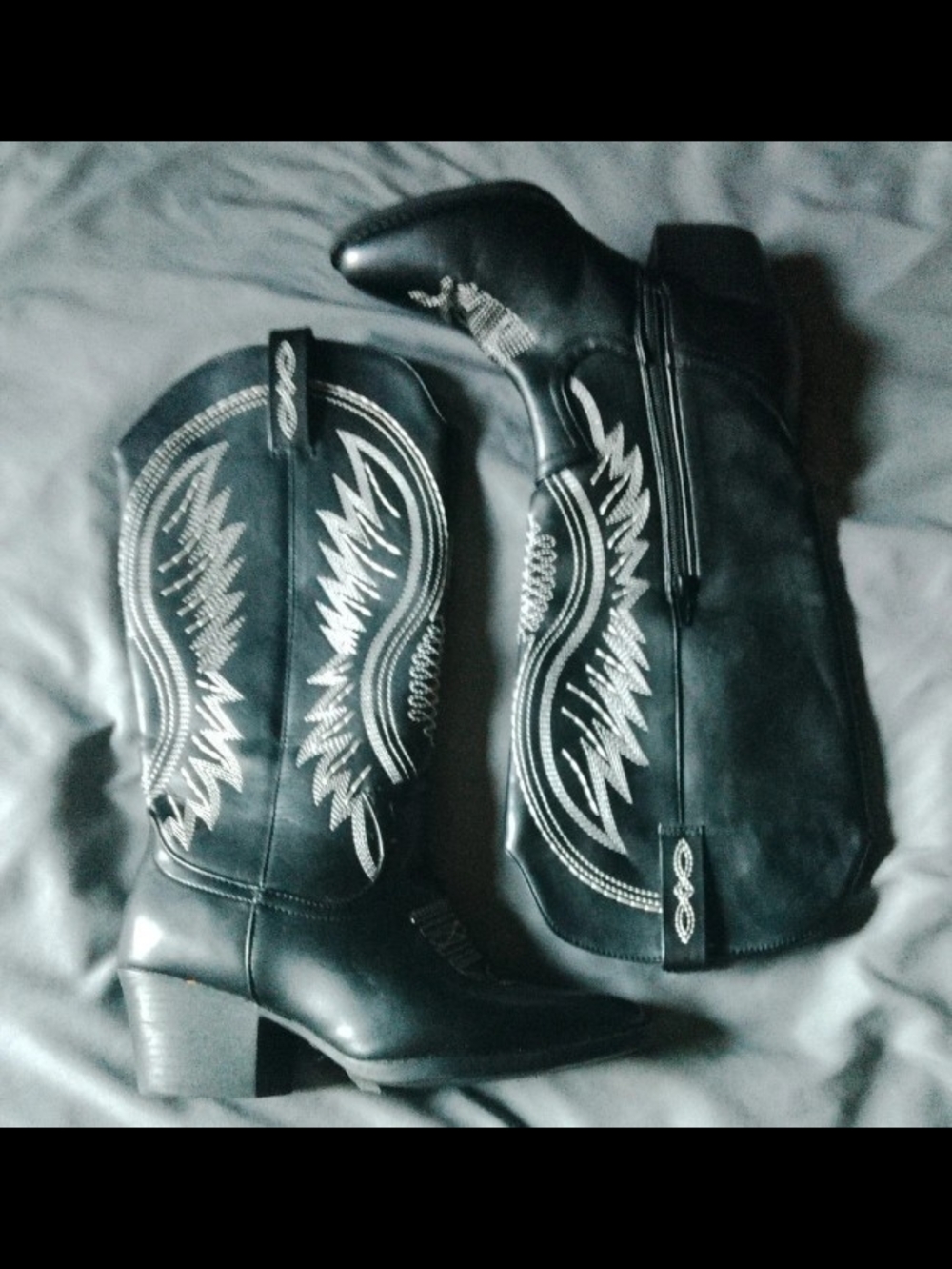 Black Western Cowboy Boots with White Stitching Size 6